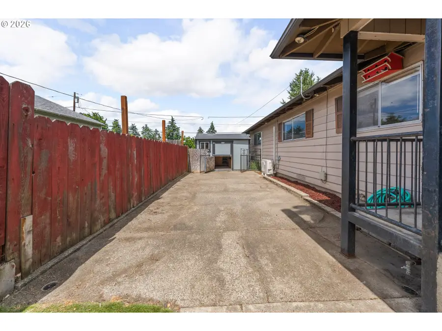 2843 W Sanders Ave, Roseburg, OR 97471 - #2