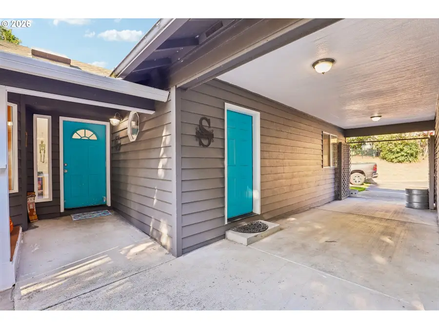 133 Sunnyside Dr, Kelso, WA 98626 - #3