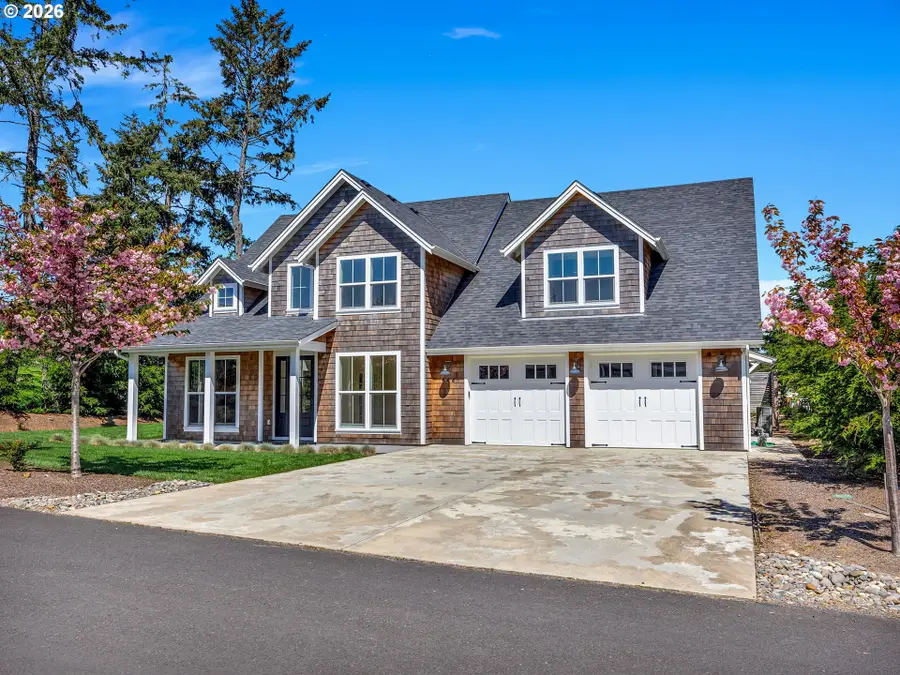 664 10th St, Gearhart, OR 97138 - #3