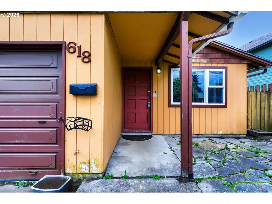 618 Division St, Oregon City, OR 97045 - #3