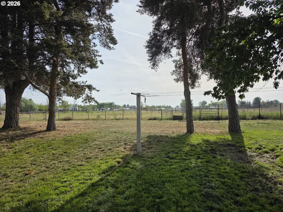 81503 W Eighth Rd, Irrigon, OR 97844 - #2