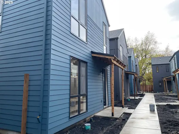 5496 SE Boise St #2, Portland, OR 97206