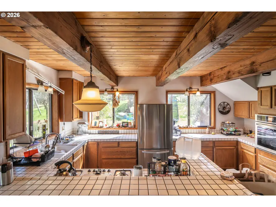 4890 Henderer Rd, Elkton, OR 97436 - #3