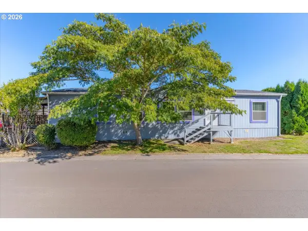141 S 17th St #19, Independence, OR 97351