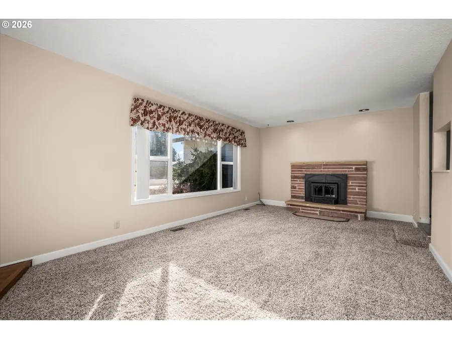 472 Springdale Ave, Springfield, OR 97477 - Image #3