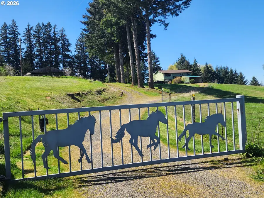 32901 SE Divers Rd, Estacada, OR 97023 - #2