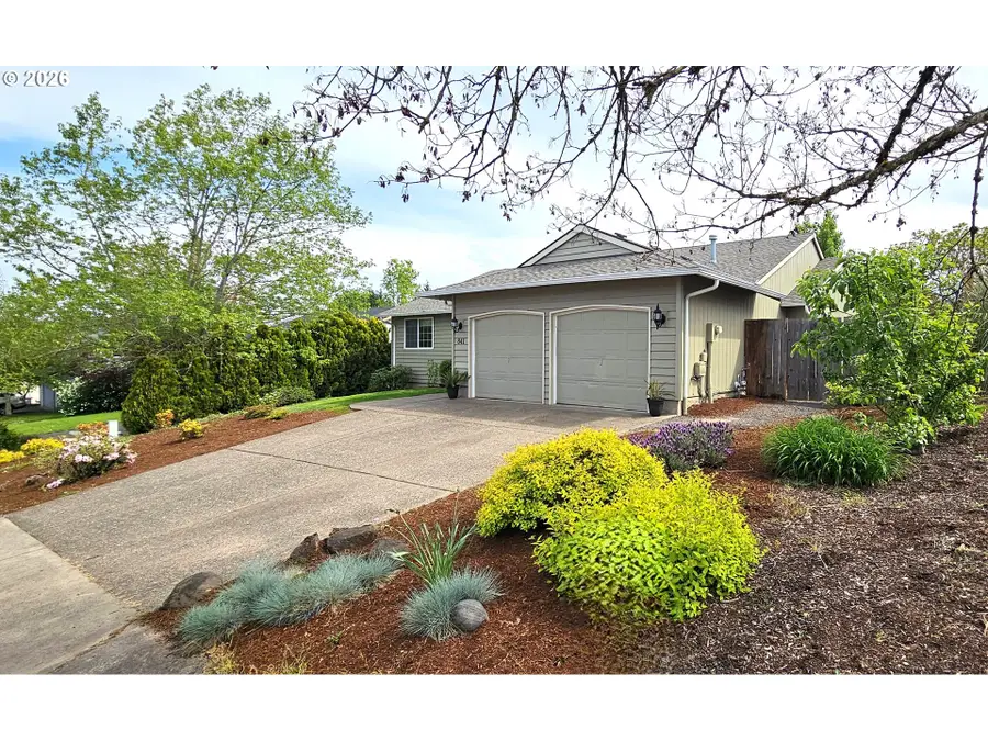 841 12th St, Lafayette, OR 97127 - #3