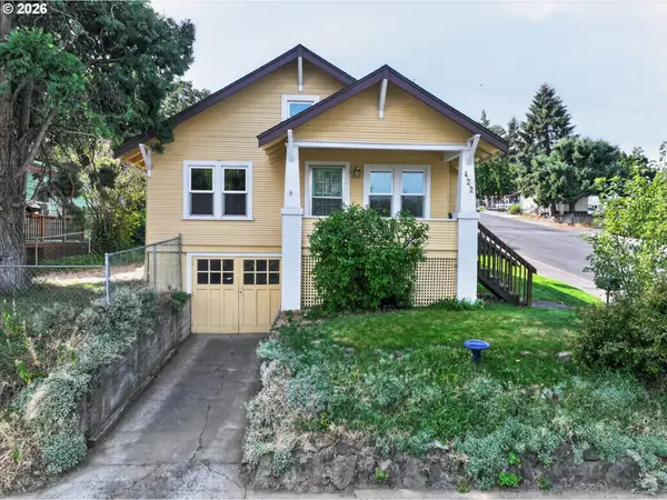 422 W 11th St, TheDalles, OR 97058