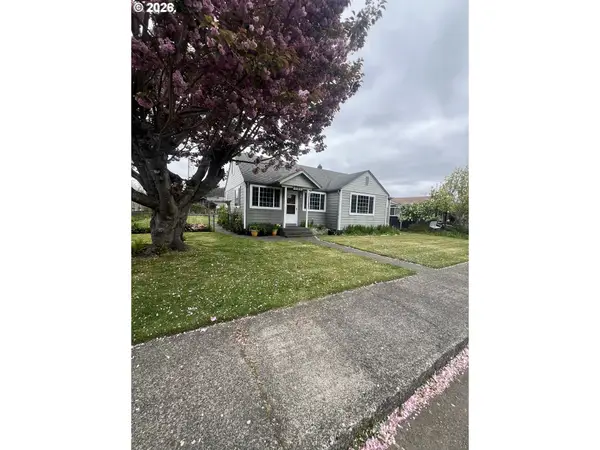 2035 Cedar Ave, Reedsport, OR 97467