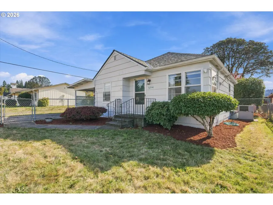 294 NW 3rd Ave, Estacada, OR 97023 - #2