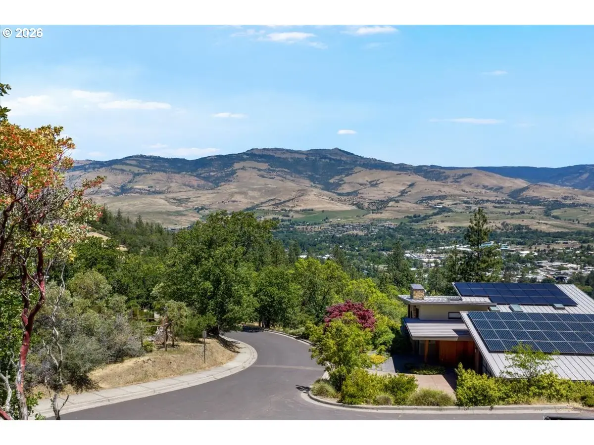 163 Hitt Rd, Ashland, OR 97520 - #1