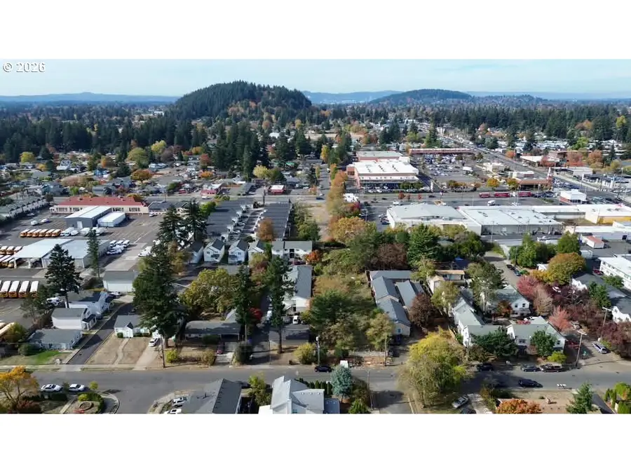 2706 SE 122nd Ave, Portland, OR 97236 - #3