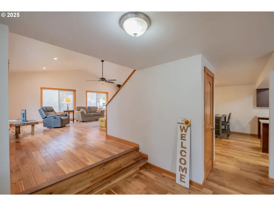 2314 NW Beaumont Ln, Albany, OR 97321 - Image #2