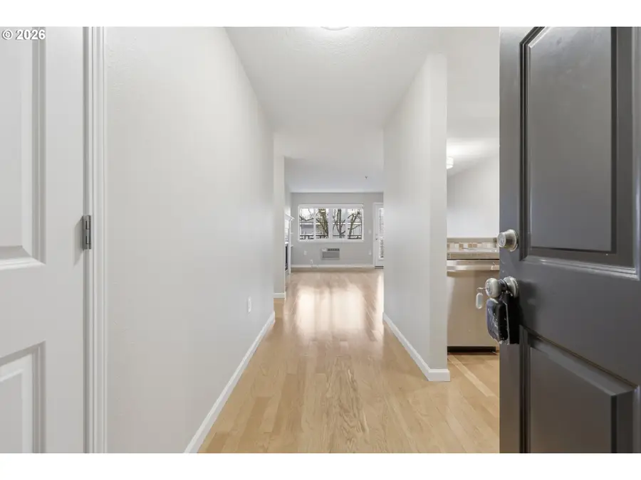 318 NE Roberts Ave #203, Gresham, OR 97030 - #3