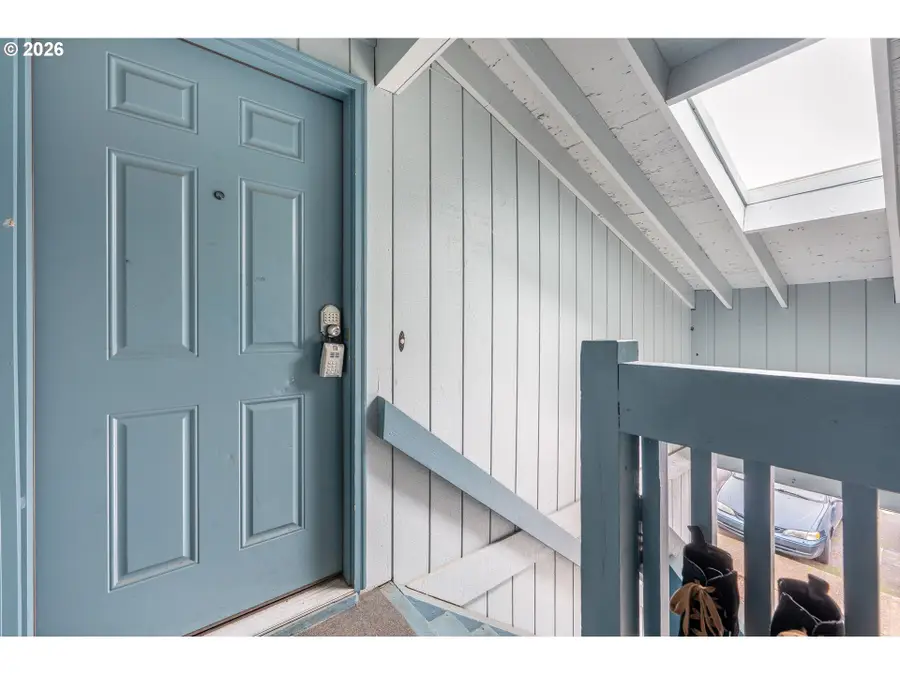 2330 SE Brookwood Ave #206, Hillsboro, OR 97123 - Image #2