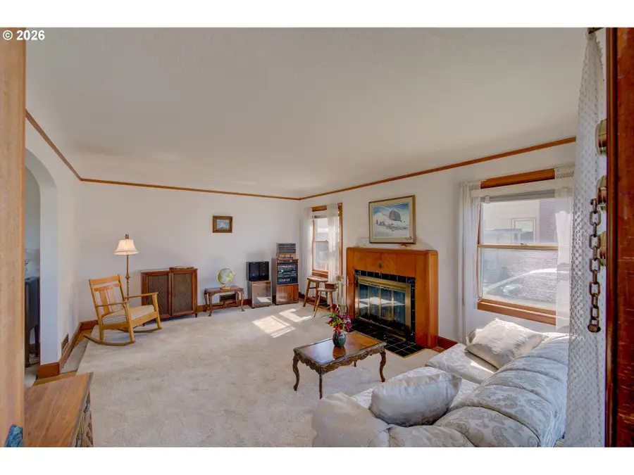 3647 Duane St, Astoria, OR 97103 - #3
