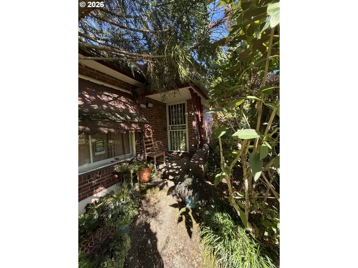 4527 NE Skidmore St, Portland, OR 97218 - #1
