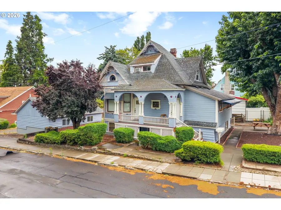 501 E 9th St, The Dalles, OR 97058 - #2