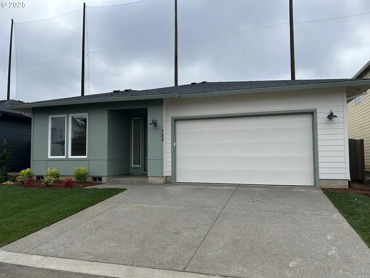 704 Magnolia Ave #43, Woodburn, OR 97071 - Image #1