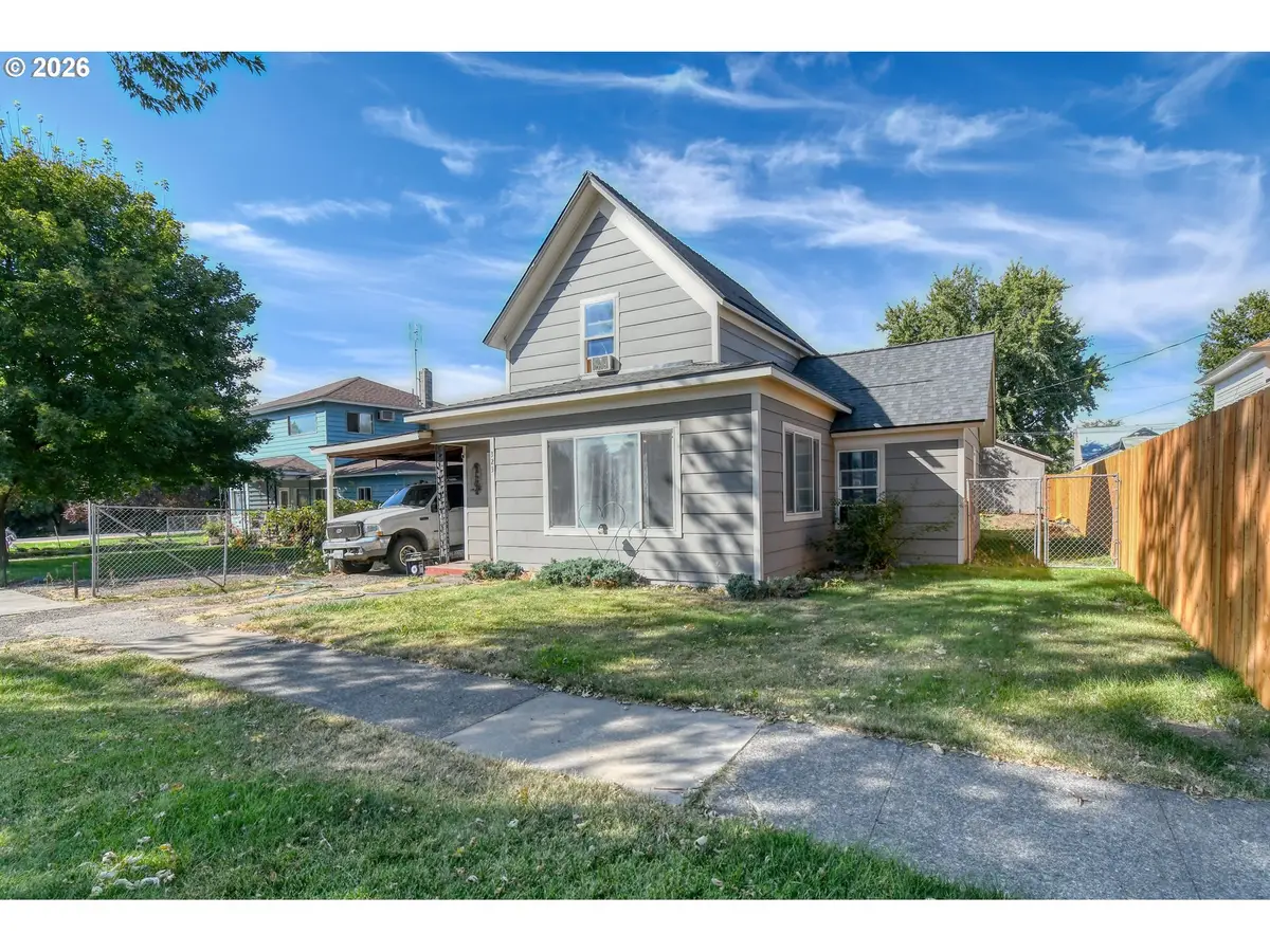 323 E Van Buren St, Athena, OR 97813 - #1