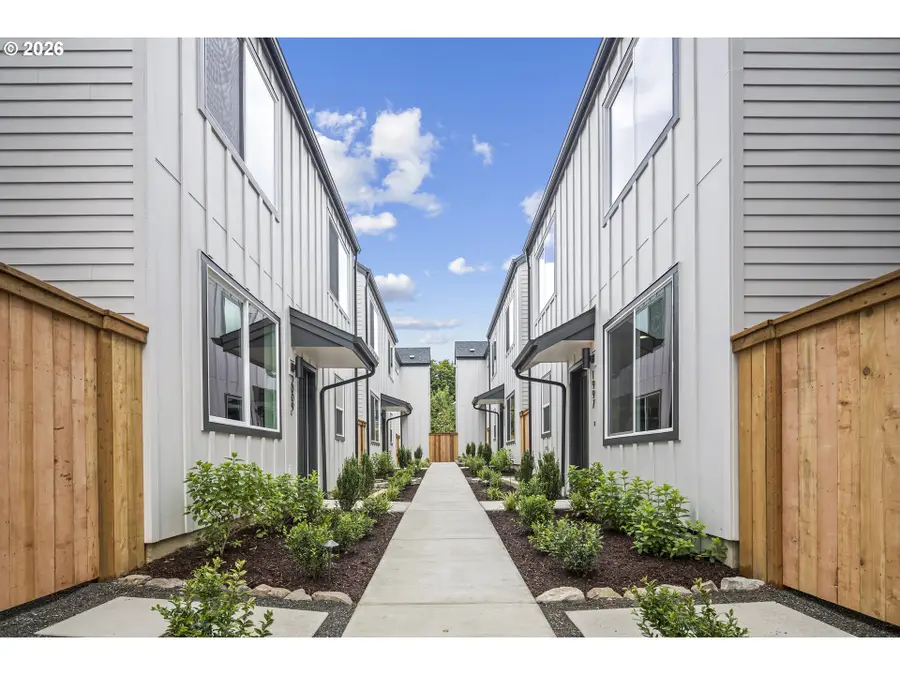 2011 SW Moss St, Portland, OR 97219 - #3