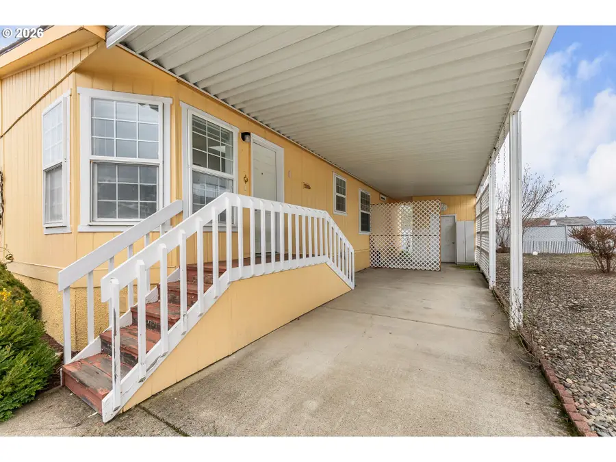 111 River Ridge Ave, Roseburg, OR 97471 - Image #2