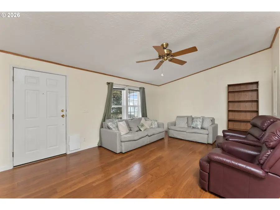 111 River Ridge Ave, Roseburg, OR 97471 - Image #3