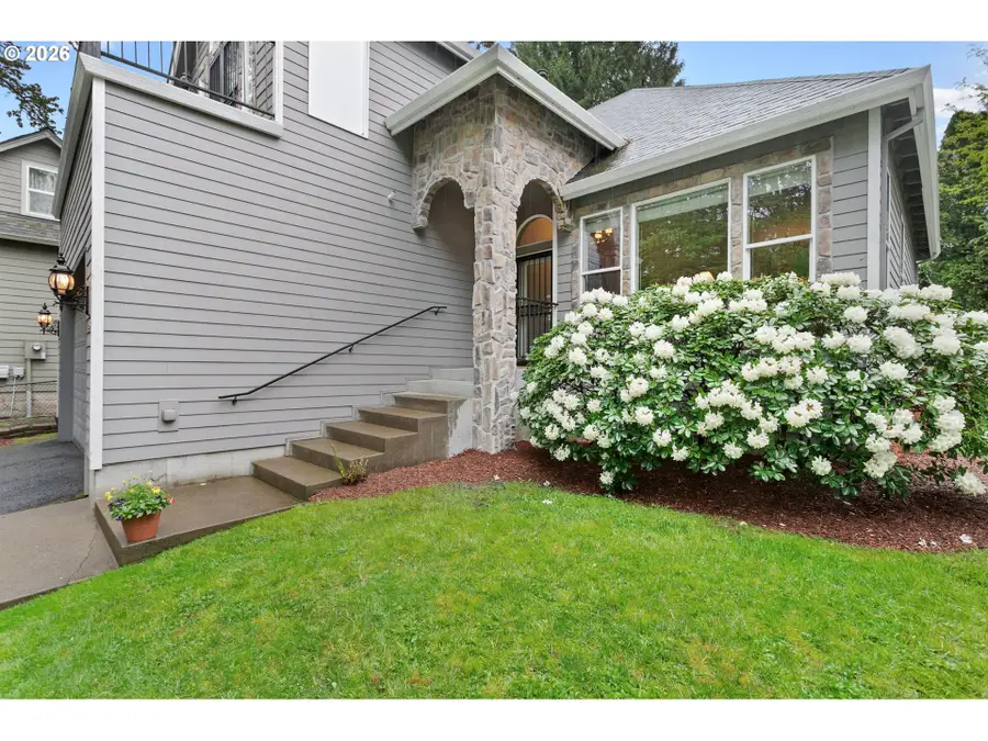 7632 SW Ruby Ter, Portland, OR 97219 - #3