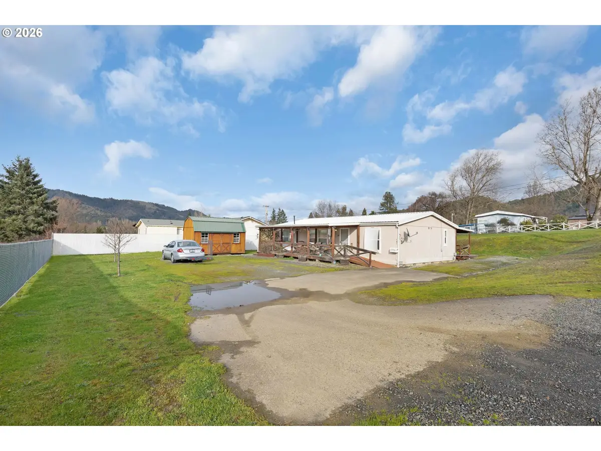 583 Suncrest St, Tri City, OR 97457 - #1