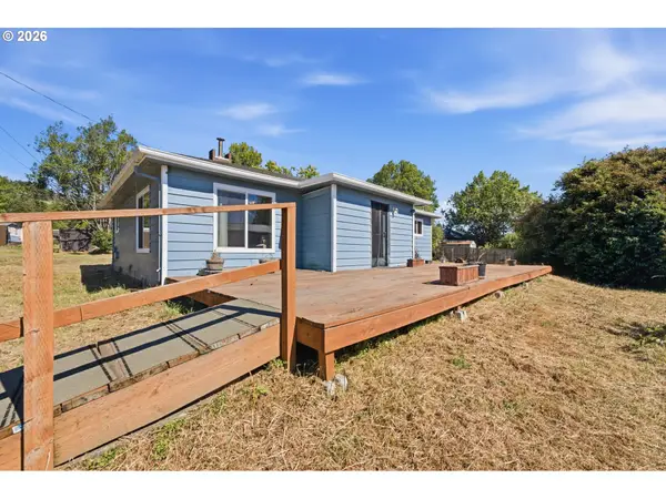 1825 Roseburg Rd, MyrtlePoint, OR 97458
