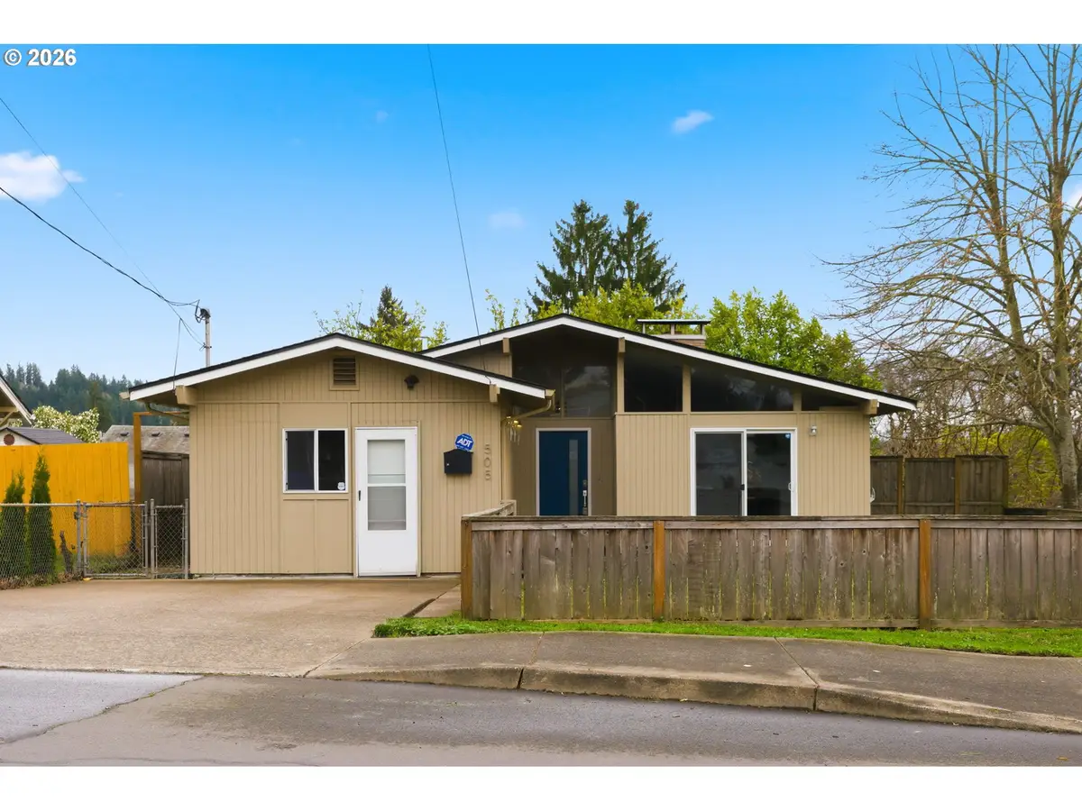 505 E Gloucester St, Gladstone, OR 97027 - #1