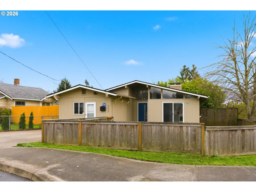 505 E Gloucester St, Gladstone, OR 97027 - #2