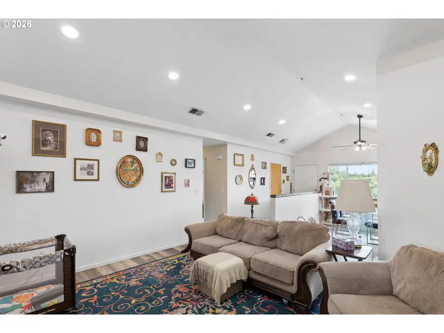 1396 SE Laurel Ct, Roseburg, OR 97470 - #3