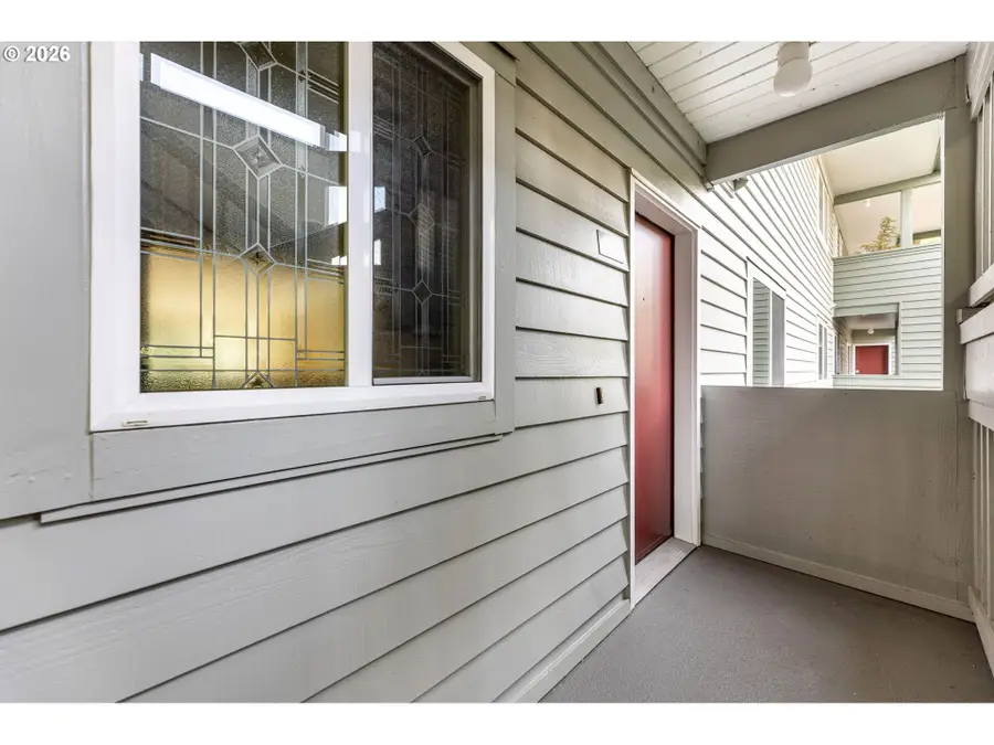 4990 S Landing Dr #202, Portland, OR 97239 - #3