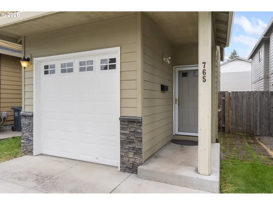 765 NE 93rd Ave, Portland, OR 97220 - #2