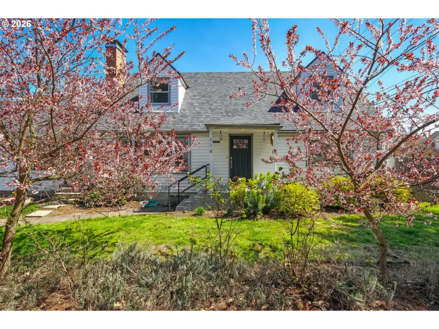 114 S Parkview Dr, Newberg, OR 97132 - #2