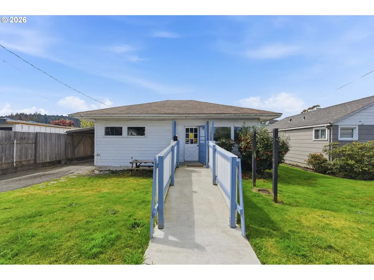 237 S 7th St, Coos Bay, OR 97420 - #1