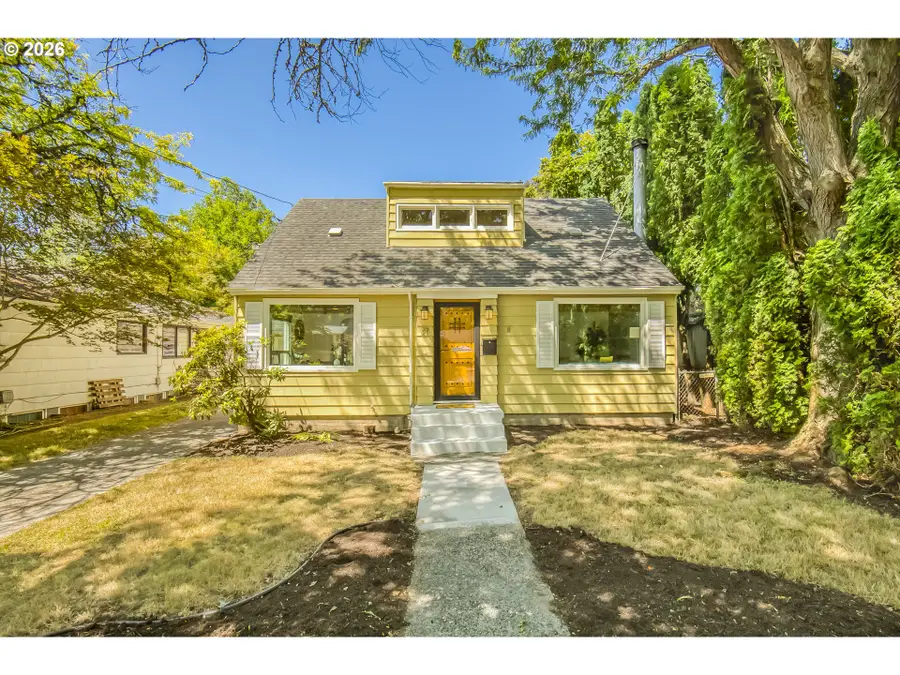 27 SE 85th Ave, Portland, OR 97216 - #2