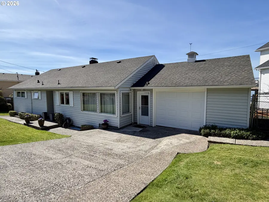 333 W Niagara Ave, Astoria, OR 97103 - #2