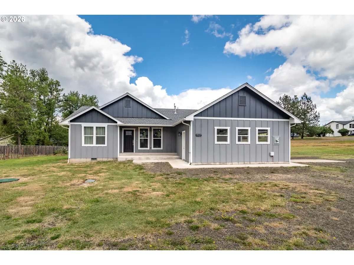 1927 W Duke Rd, Sutherlin, OR 97479 - #1