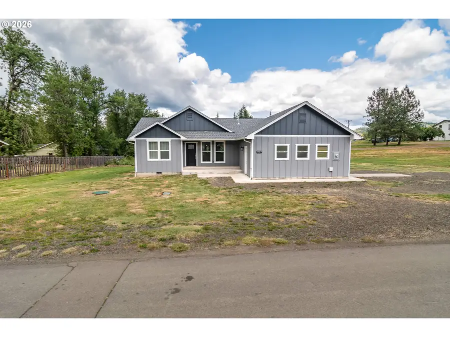 1927 W Duke Rd, Sutherlin, OR 97479 - #2