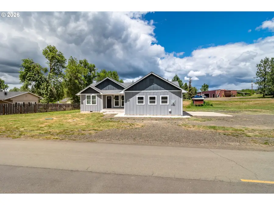 1927 W Duke Rd, Sutherlin, OR 97479 - #3