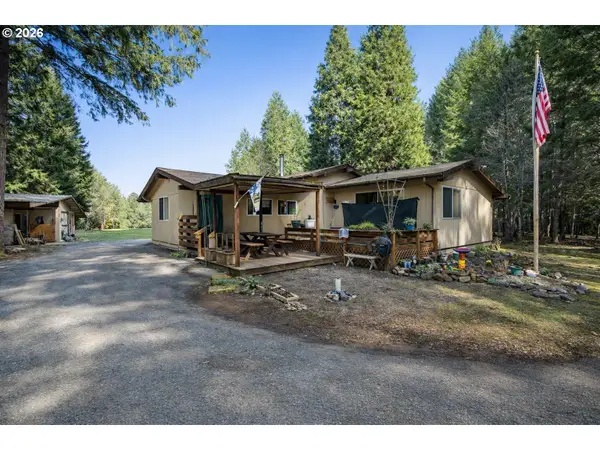 1954 Yeust Rd, Azalea, OR 97410