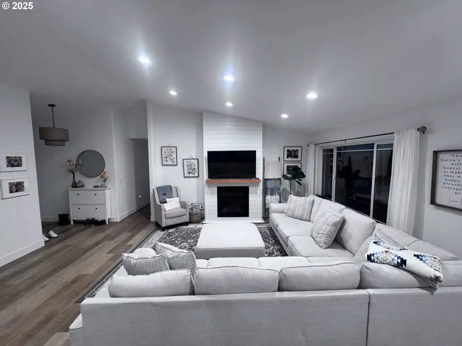 785 W Johns Ave, Hermiston, OR 97838 - Image #2