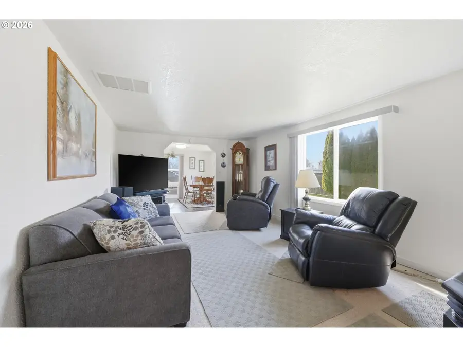 1540 Kalmia St, Junction City, OR 97448 - #2