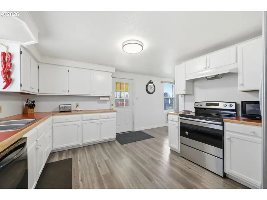 1540 Kalmia St, Junction City, OR 97448 - #3
