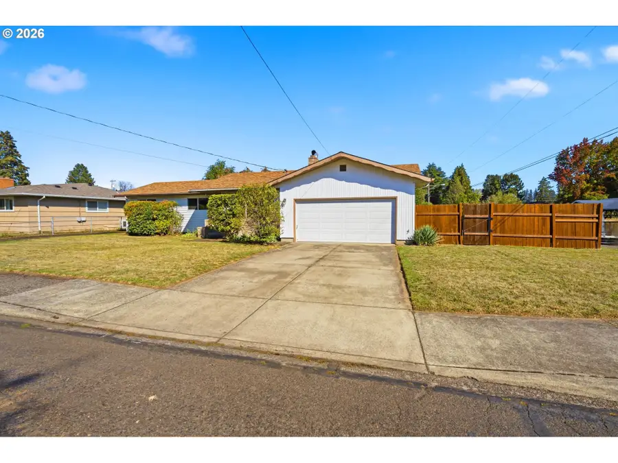 2608 NE Irvine St, McMinnville, OR 97128 - #3