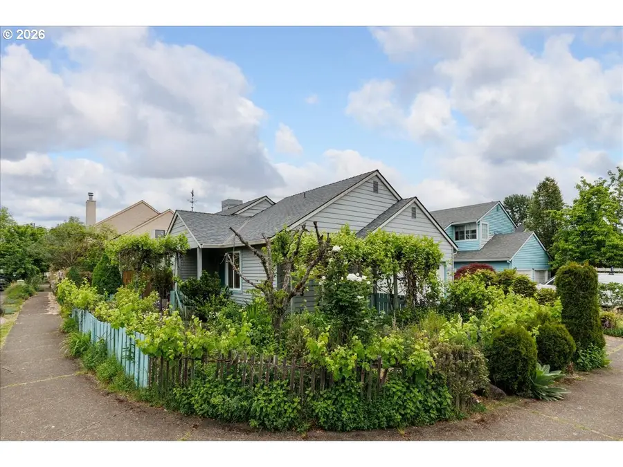 10619 SW Windsor Pl, Portland, OR 97223 - #3