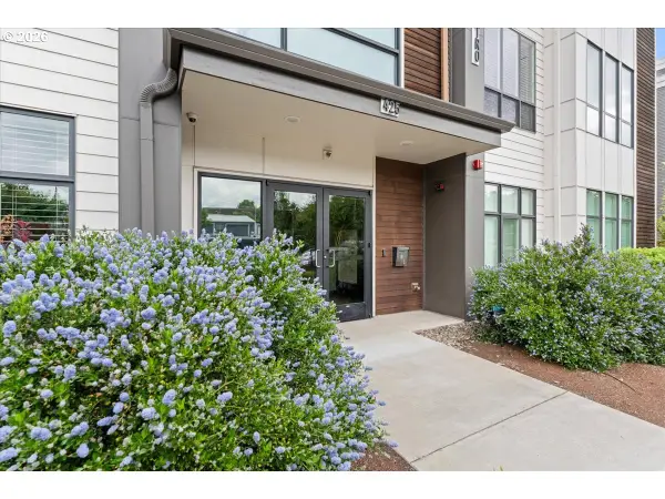 425 NE Bryant St #103, Portland, OR 97211
