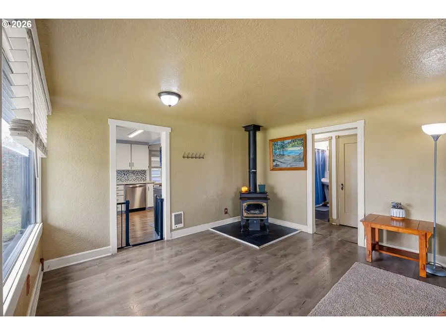 220 21st St, Springfield, OR 97477 - #3